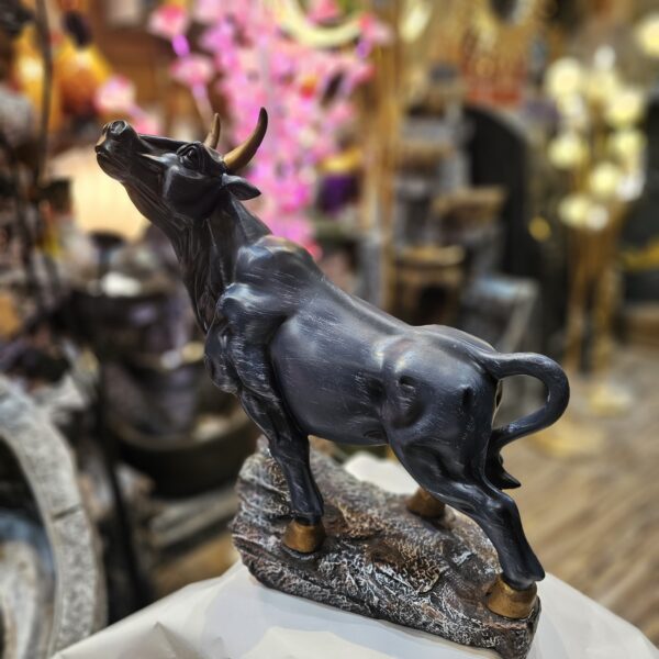 Bull Show Piece