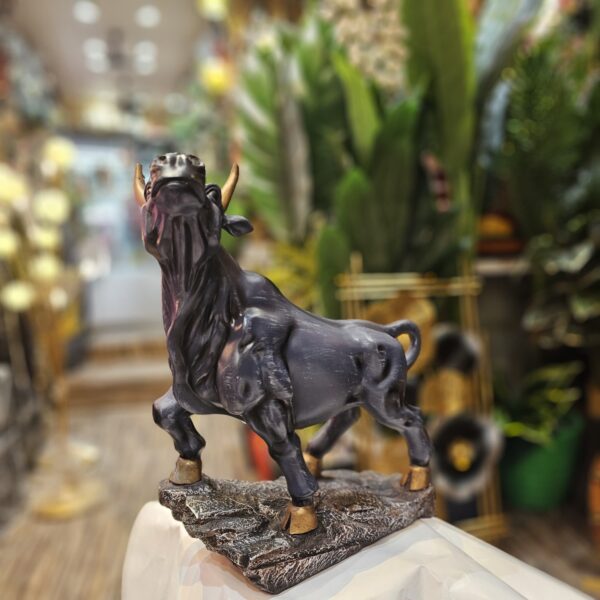 Bull Show Piece